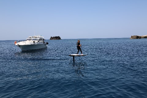 Foilboard Kurse auf Ponza mit der Yacht